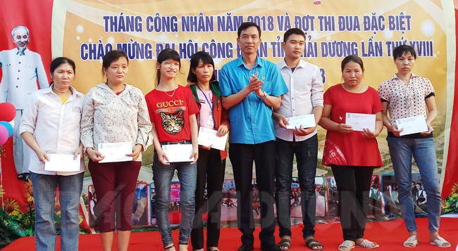Binh Giang launches Workers' Month